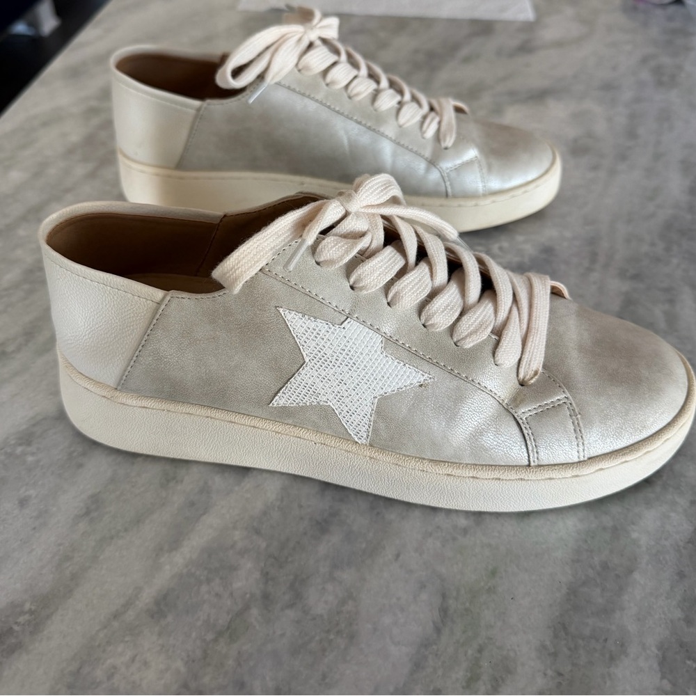 Women’s White Raven Pearl white Star Accent Sneakers